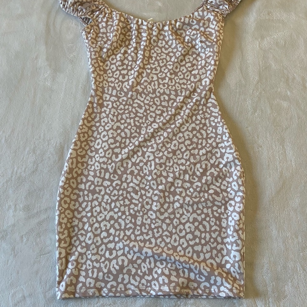 Light pink & white cheetah print bodycon dress
